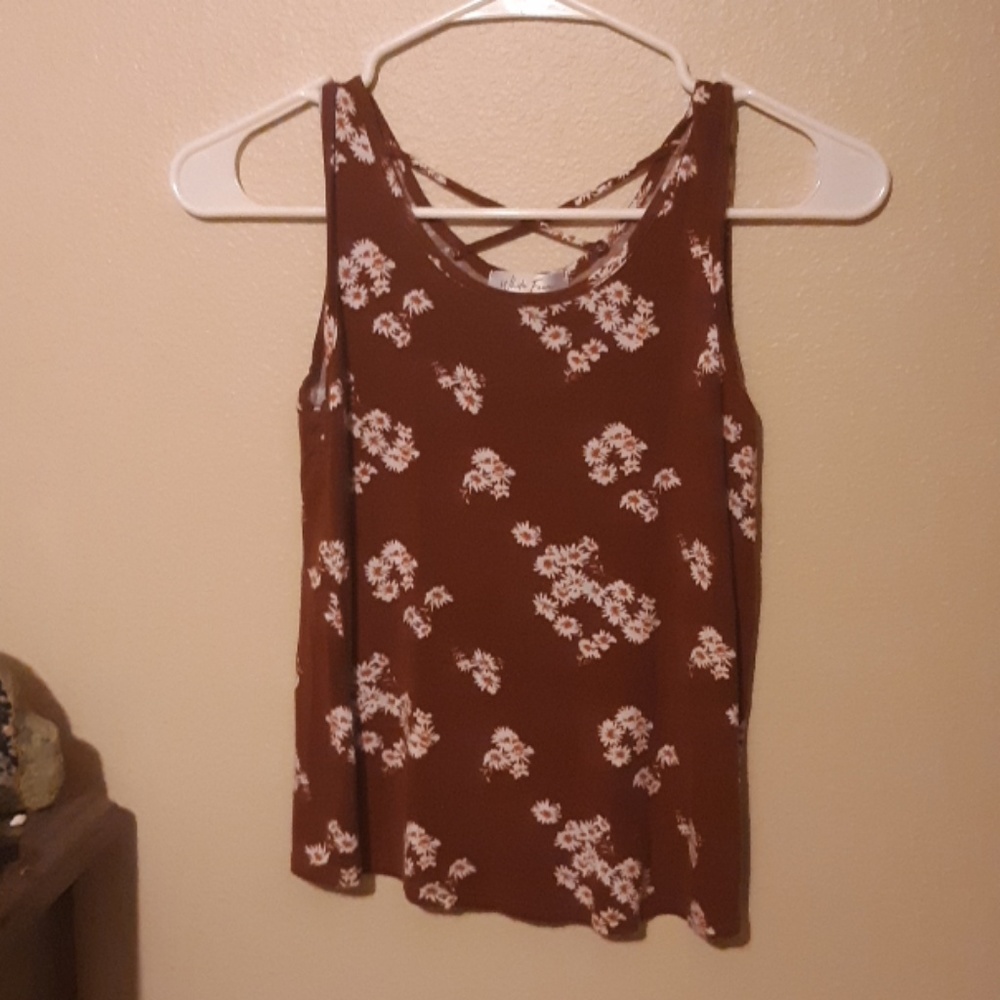 🌸Cross-Back Crop Top🌸 - Picture 2 of 5